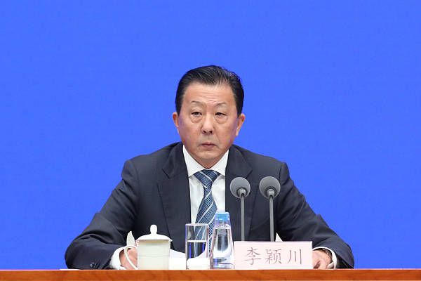 第41分钟，阿劳霍解围失误，巴普蒂斯唐单刀挑射破门！